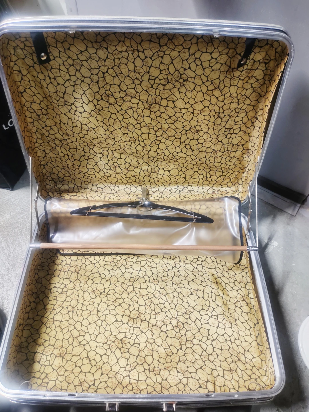 McBRINE Vintage Suitcase - photo 2