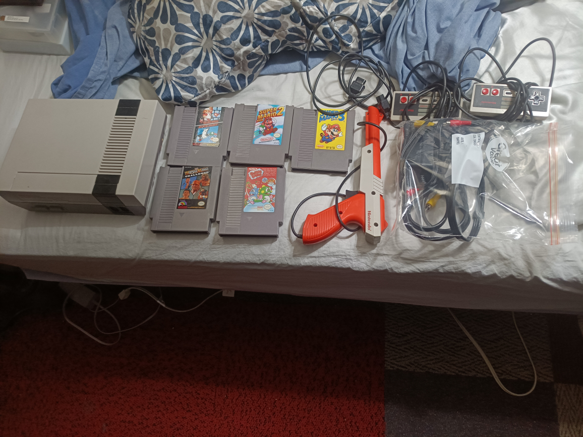 nintendo nes bundle 5 games 2 controllers and a zapper light gun