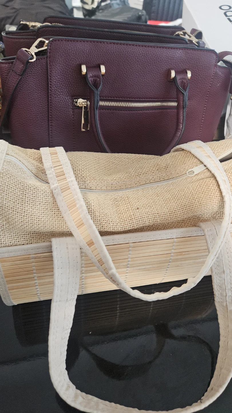 Le Chateau Burgundy Handbag - photo 4