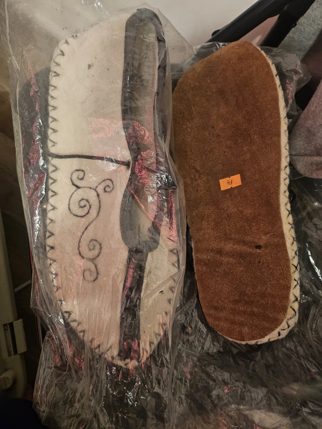 Handmade Mongolian Felt Slippers - photo 2