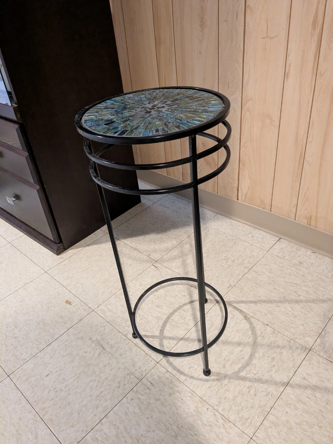 Decorative Metal Accent / Plant Stand – Mosaic Glass Top - photo 3
