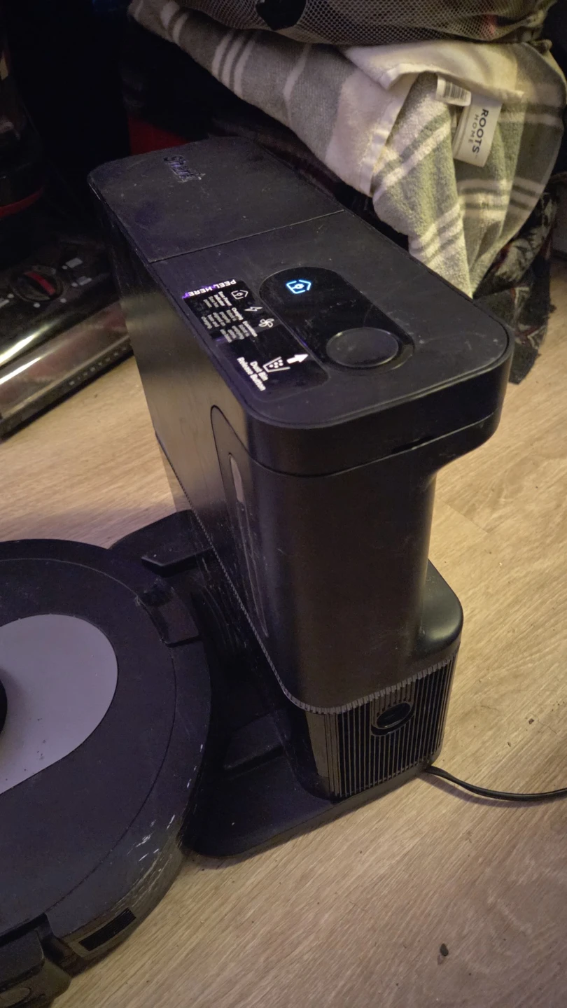 Shark Robot Vacuum with Base - photo 3