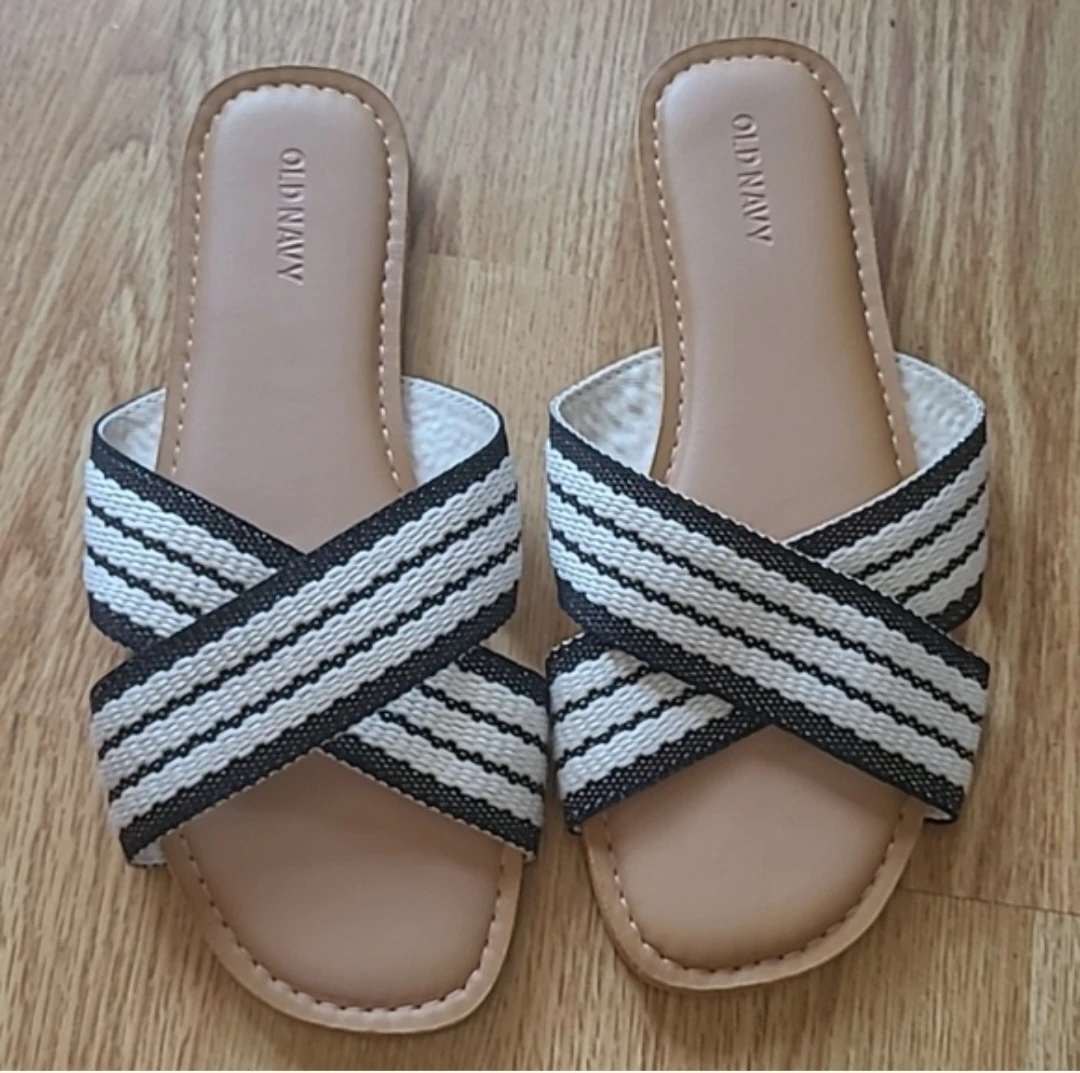 Old Navy Women's Cross Band Stripe Sandals Size 8