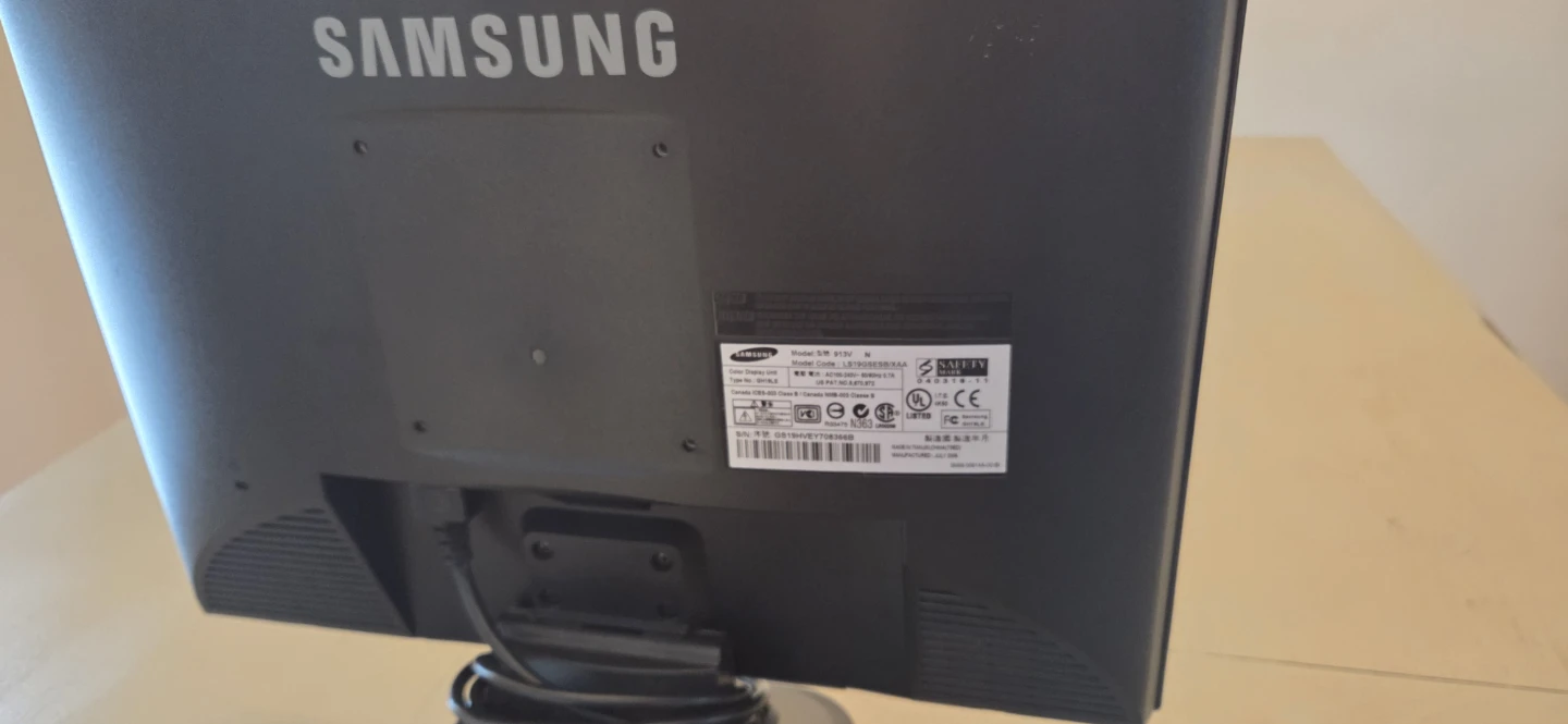 Samsung SyncMaster 913V LCD Monitor - photo 2