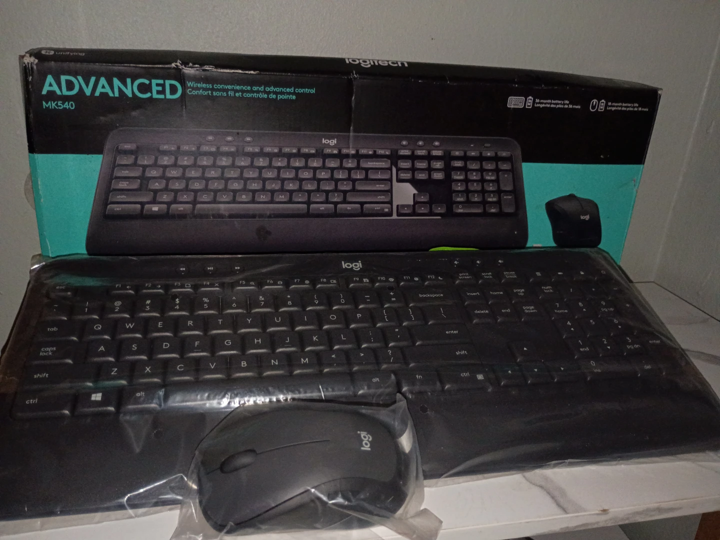 Logitech MK540 Advanced Wireless Keyboard and Mouse
