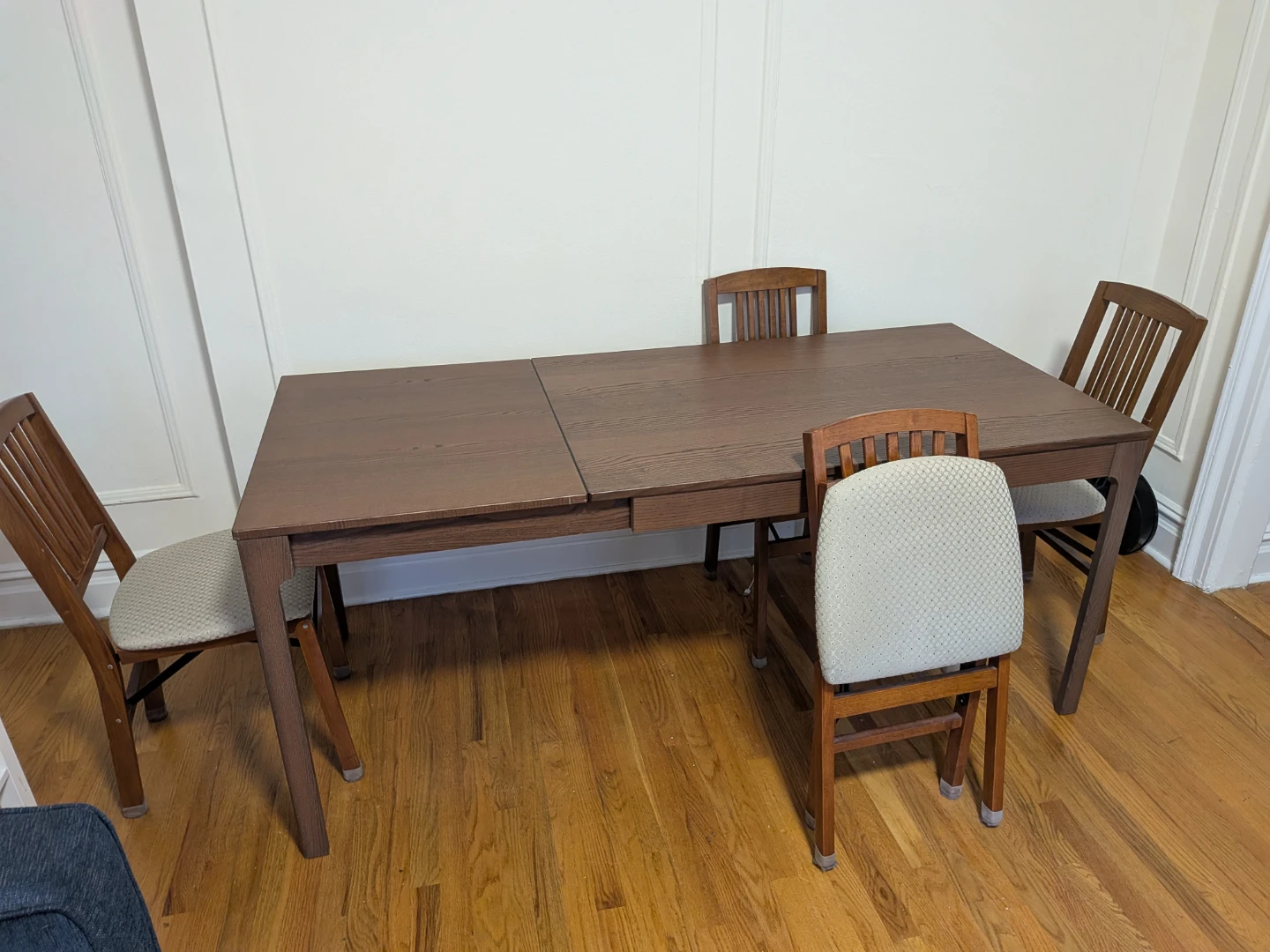 Dining table with four foldable chairs - photo 2