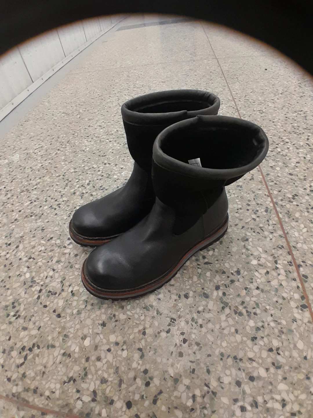 UGG Black Leather Boots Men's Size 9 - photo 3