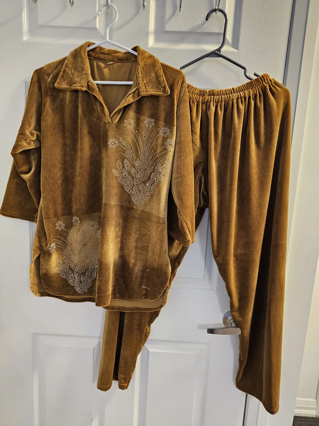Brown Corduroy Pyjama Set with Rhinestone Embellishment - photo 4