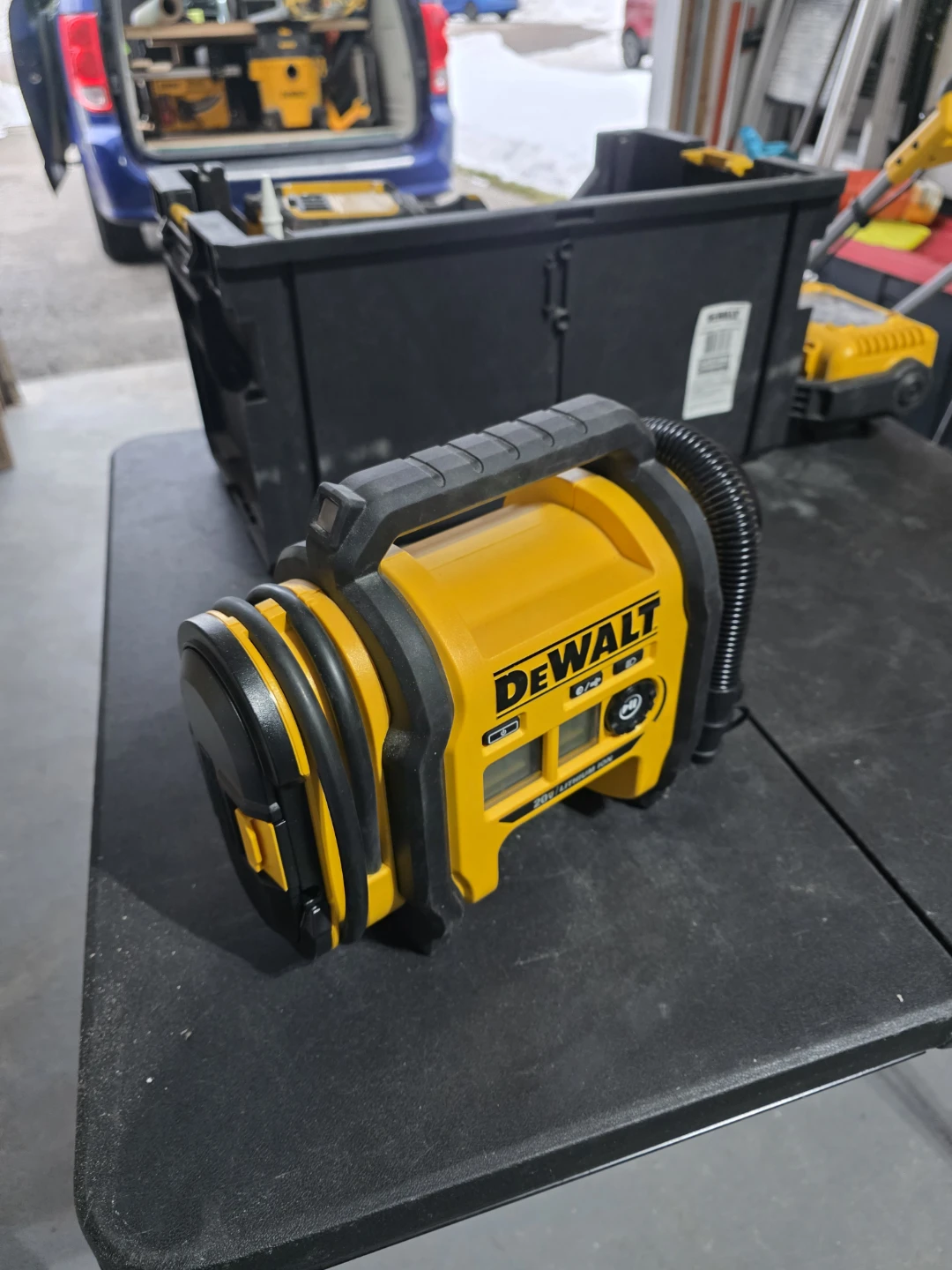 Dewalt 20V Inflator - Like New! - photo 4