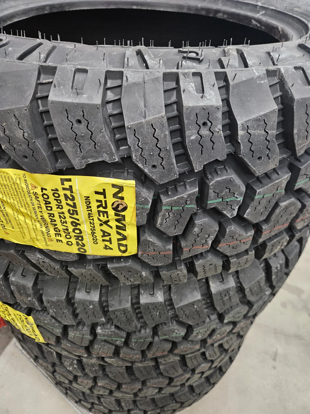 AT4 LT275/60R20 Tire