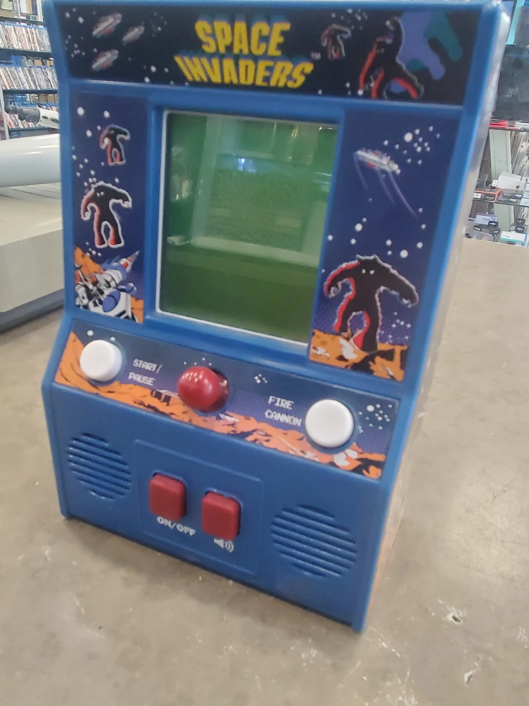 Space Invaders Handheld Electronic Game - photo 2