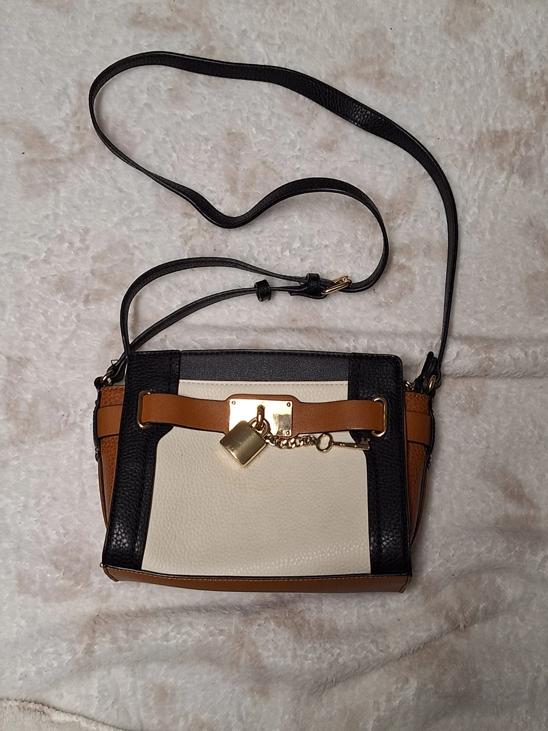 Elevated everyday purse