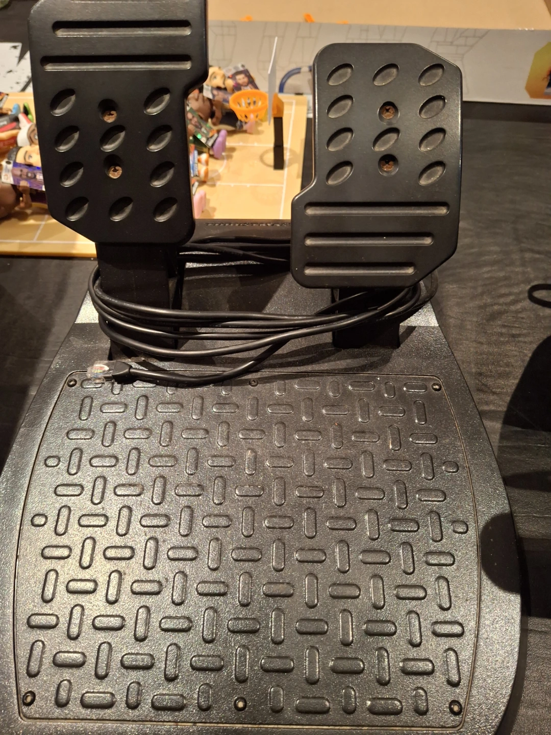 Thrustmaster wheel and petals - photo 2