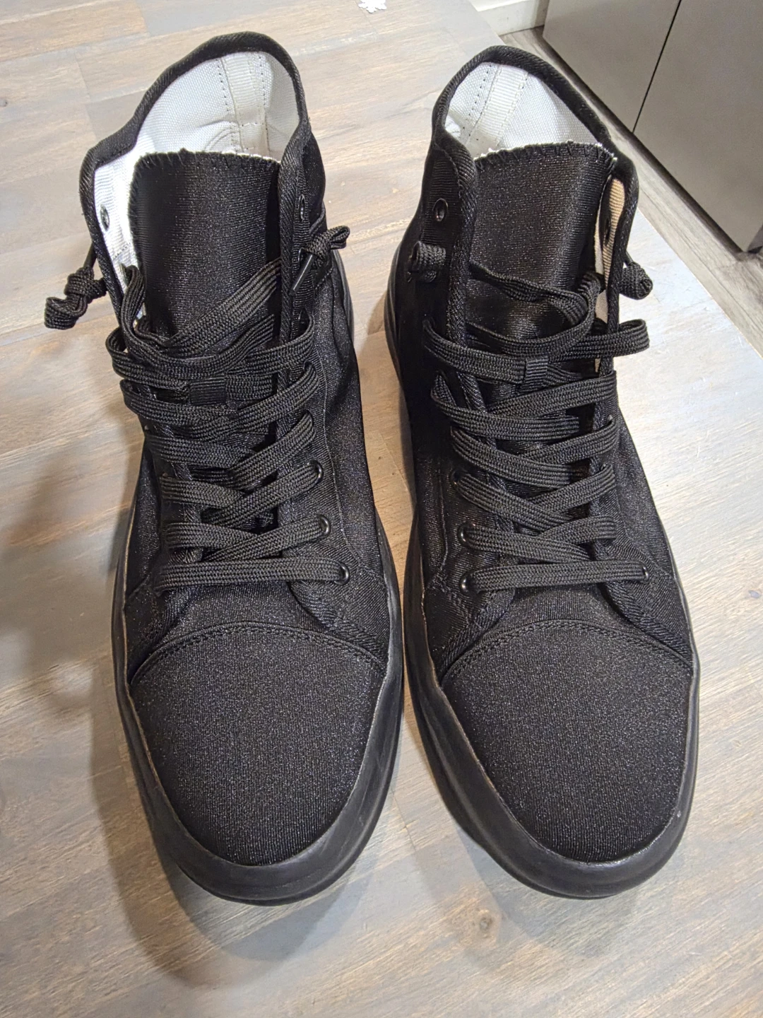Brand new Unisex High Top Sneakers - Size 46 - photo 2