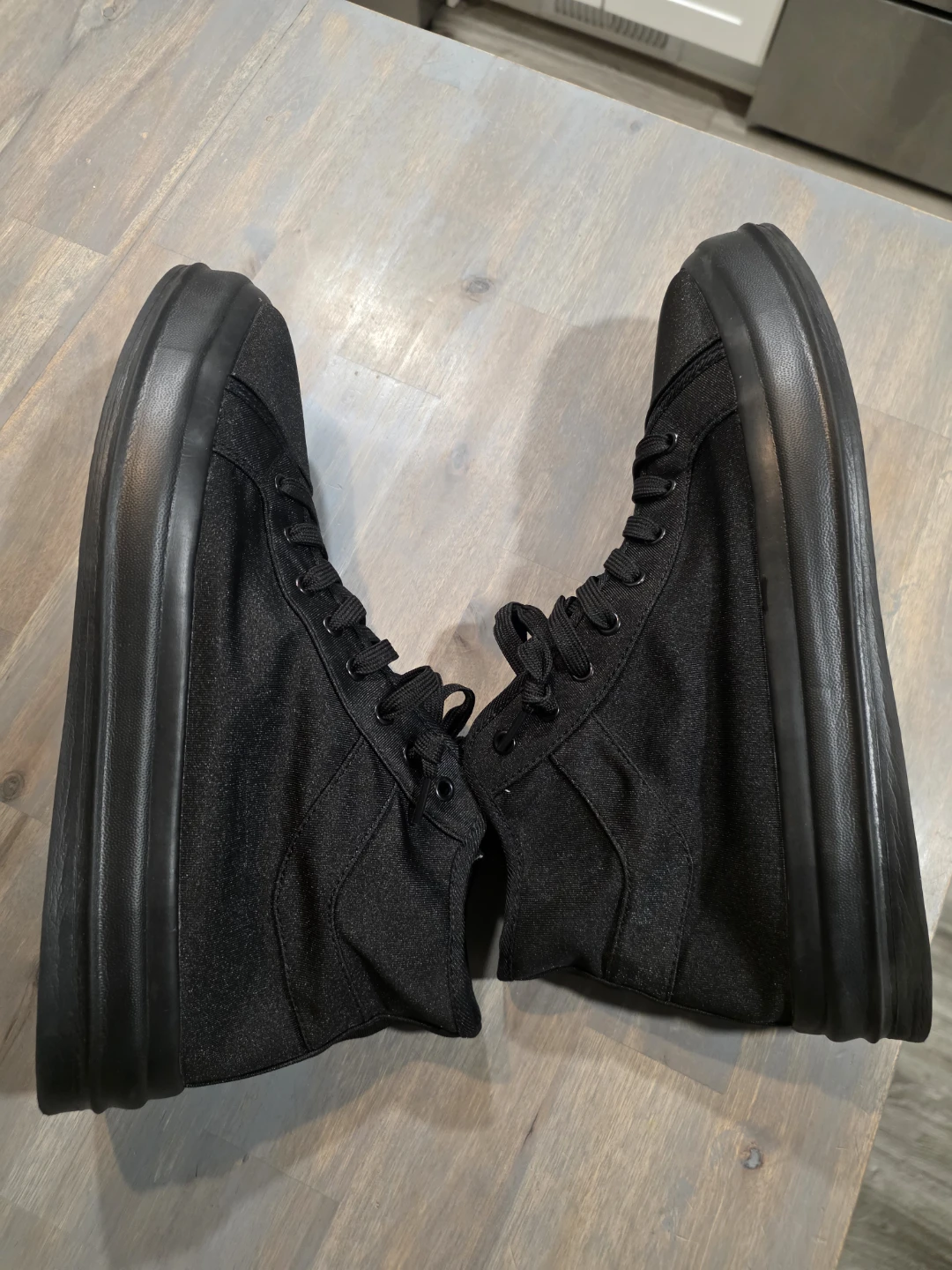 Brand new Unisex High Top Sneakers - Size 46 - photo 4
