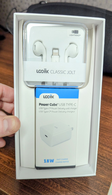 Logix USB-C USB Fast Charging Lightning Charger and Headphones - photo 2