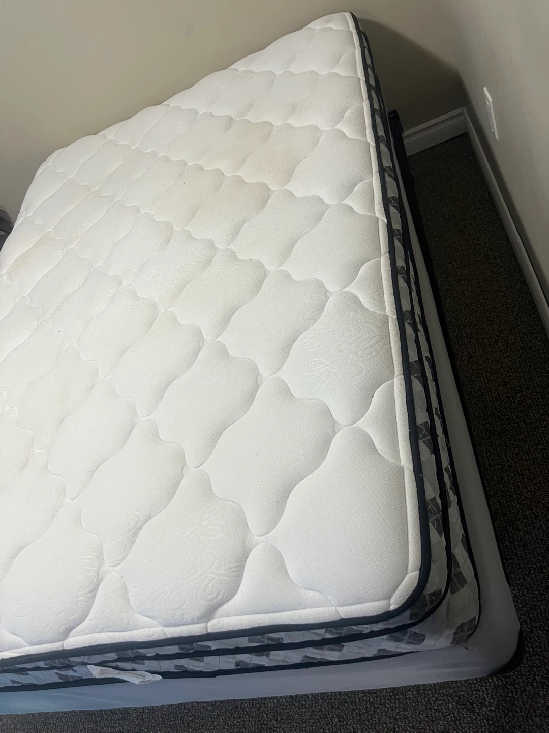 Queen size bed - photo 4