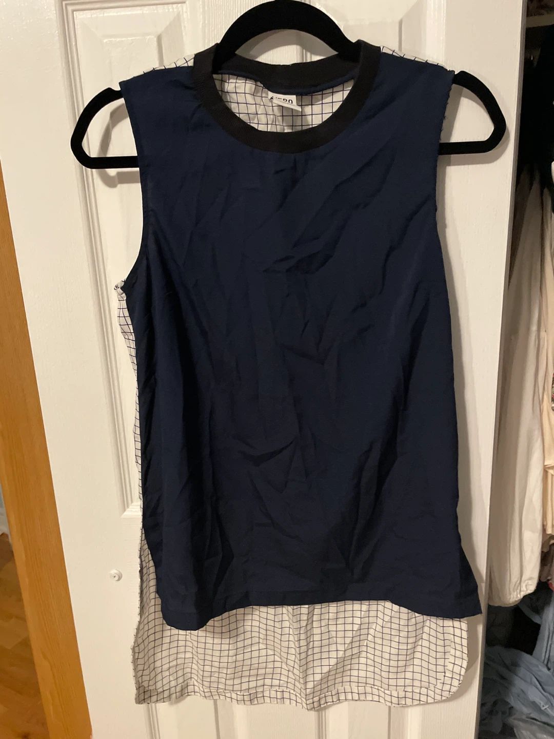 🎁🎁 Vero Moda Sleeveless Top - Size S **FREE**