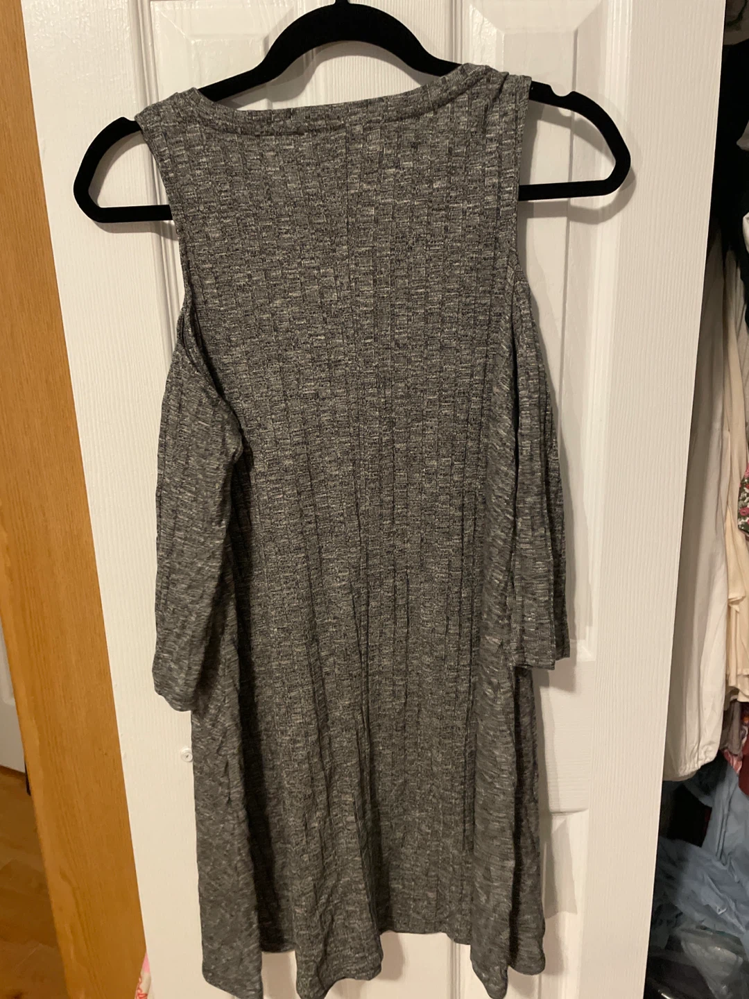 🎁🎁 Forever 21 Gray Cold Shoulder Dress - Size M **FREE** - photo 4