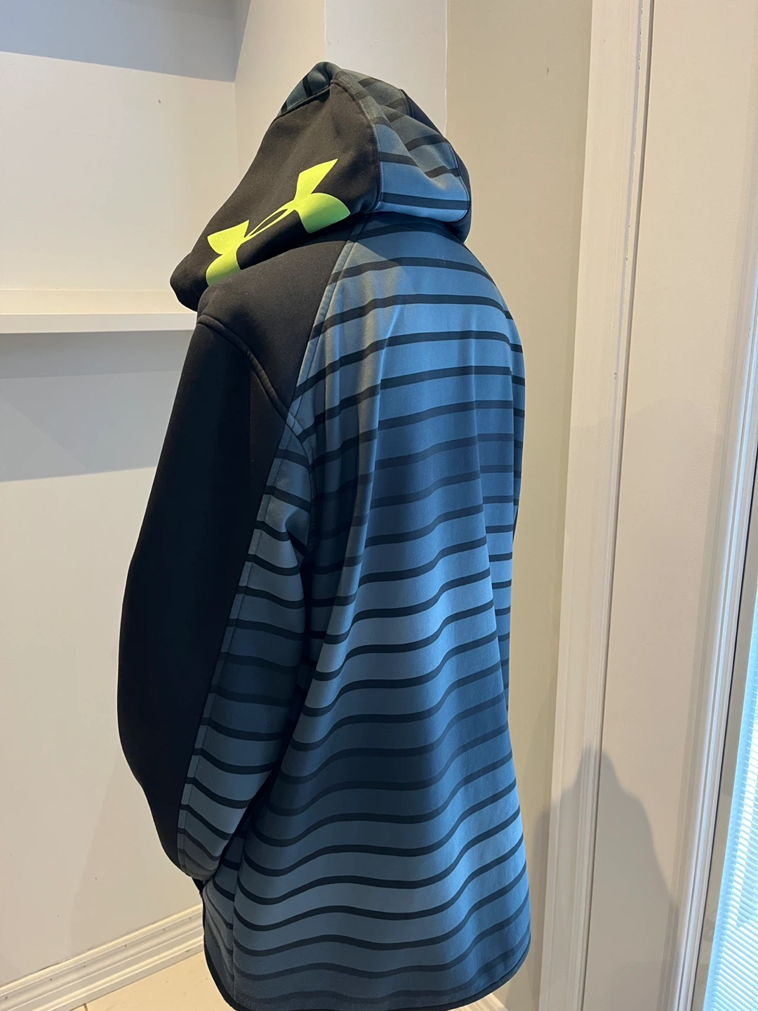 Under Armour Hoodie, Size large - photo 2