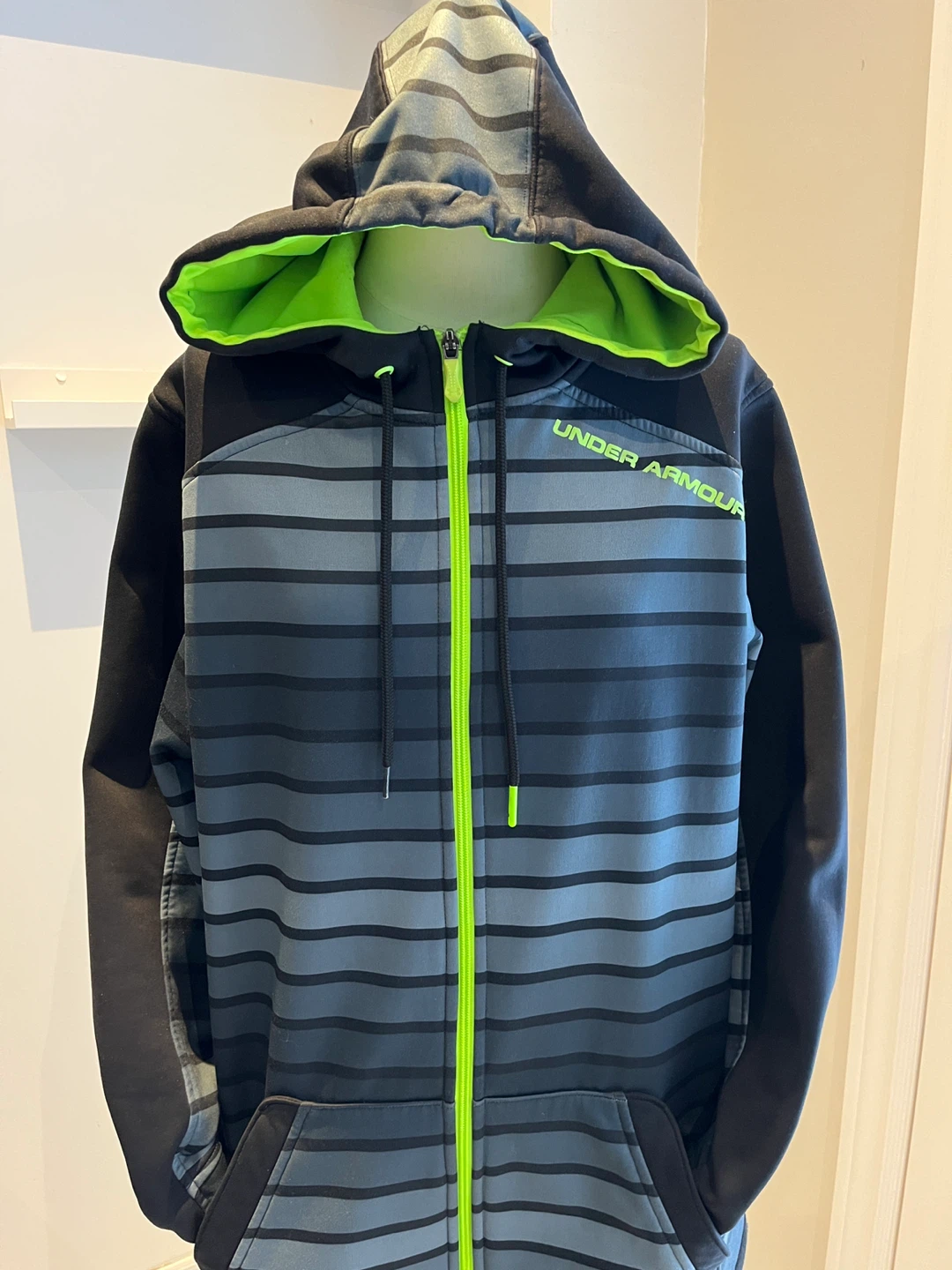 Under Armour Hoodie, Size large
