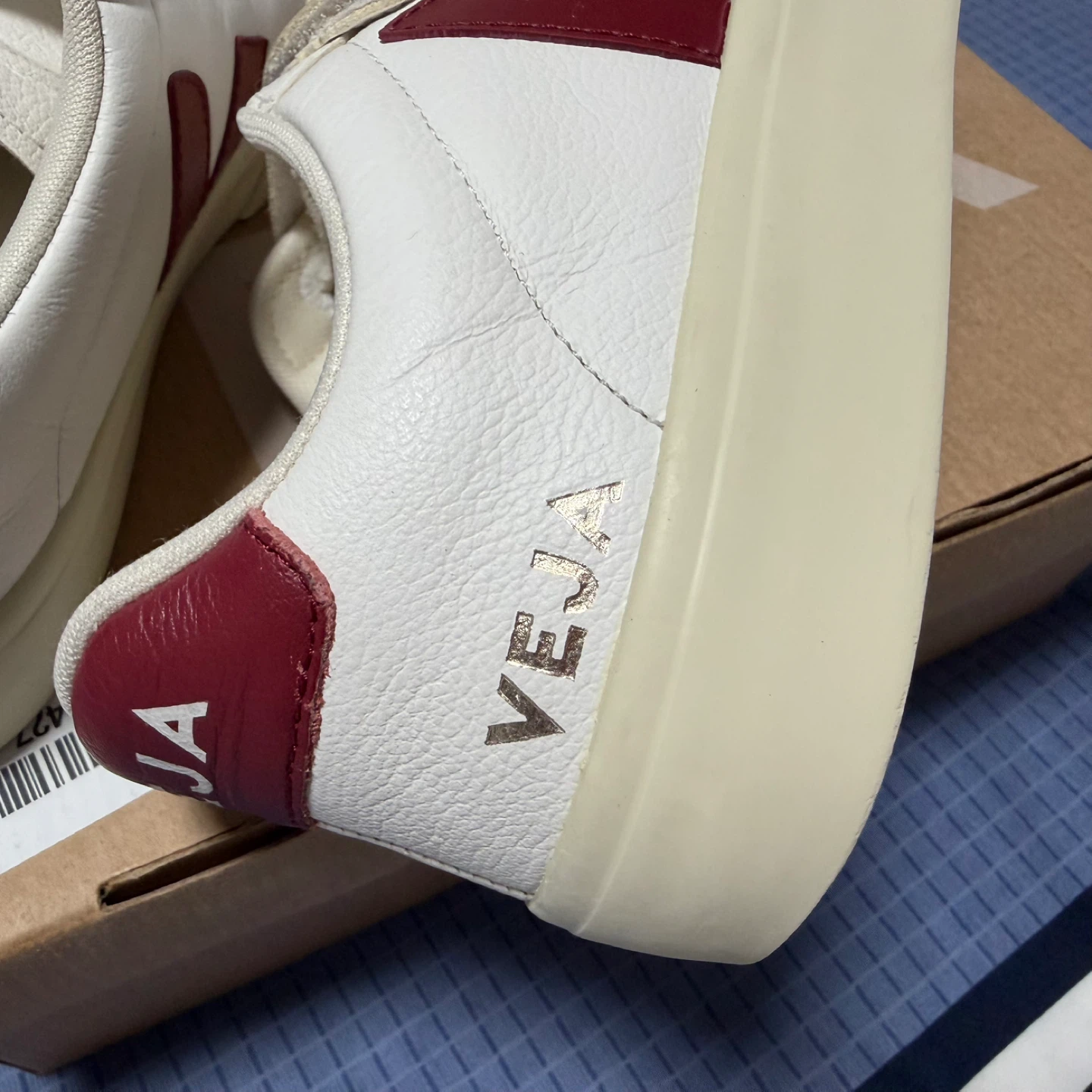 NEW VEJA Women's Recife Low Top Sneakers, value store 180+tax+sh - photo 2