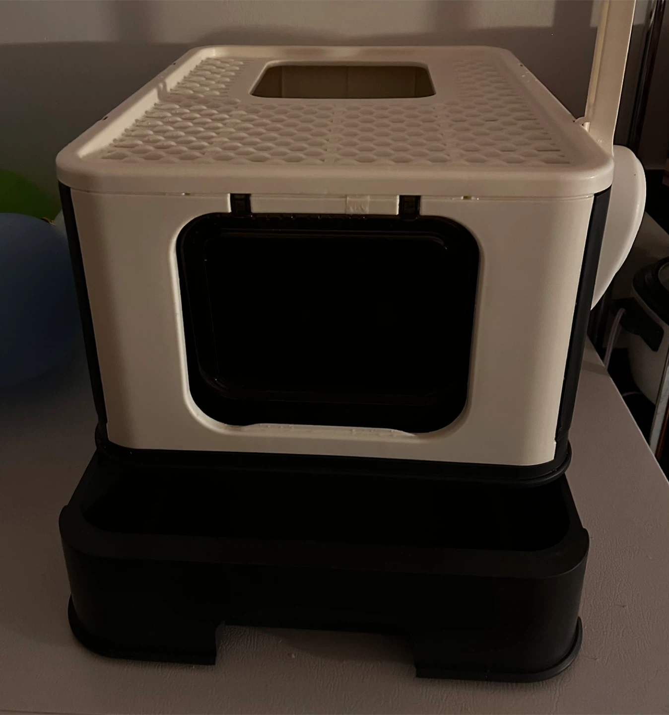 Black & White Cat Litter Box (use like new )