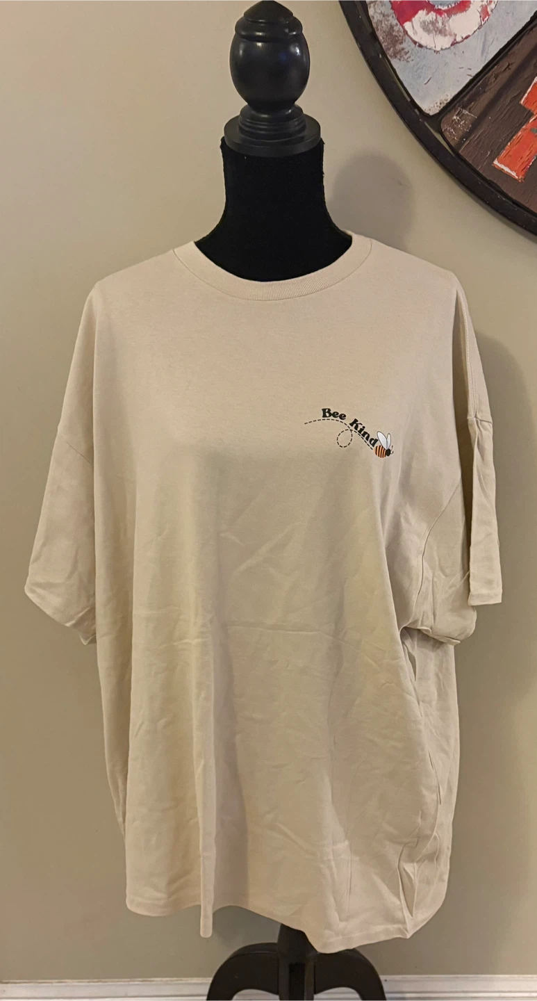 ✨✨Gildan 2XL Bee Kind T-Shirt - Heavy Cotton