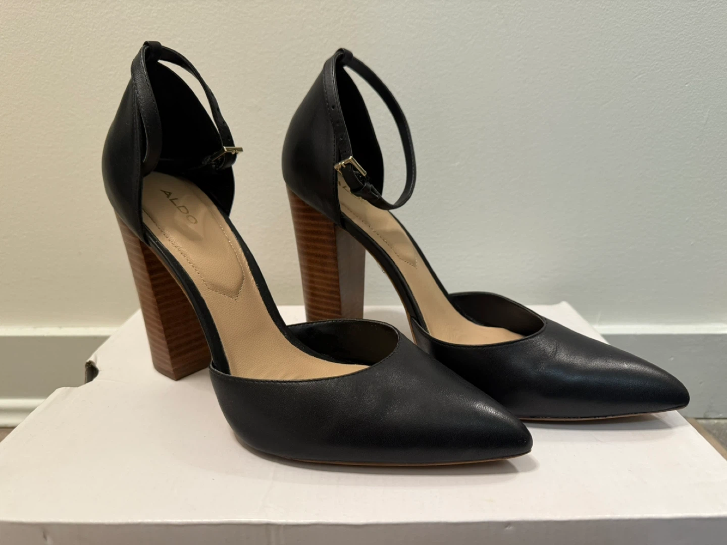 Nicholesd ALDO Block Heels - Size 9 - photo 2