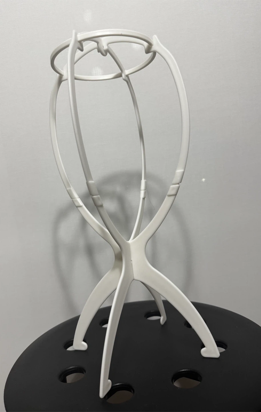 White Plastic Wig Stand - photo 2