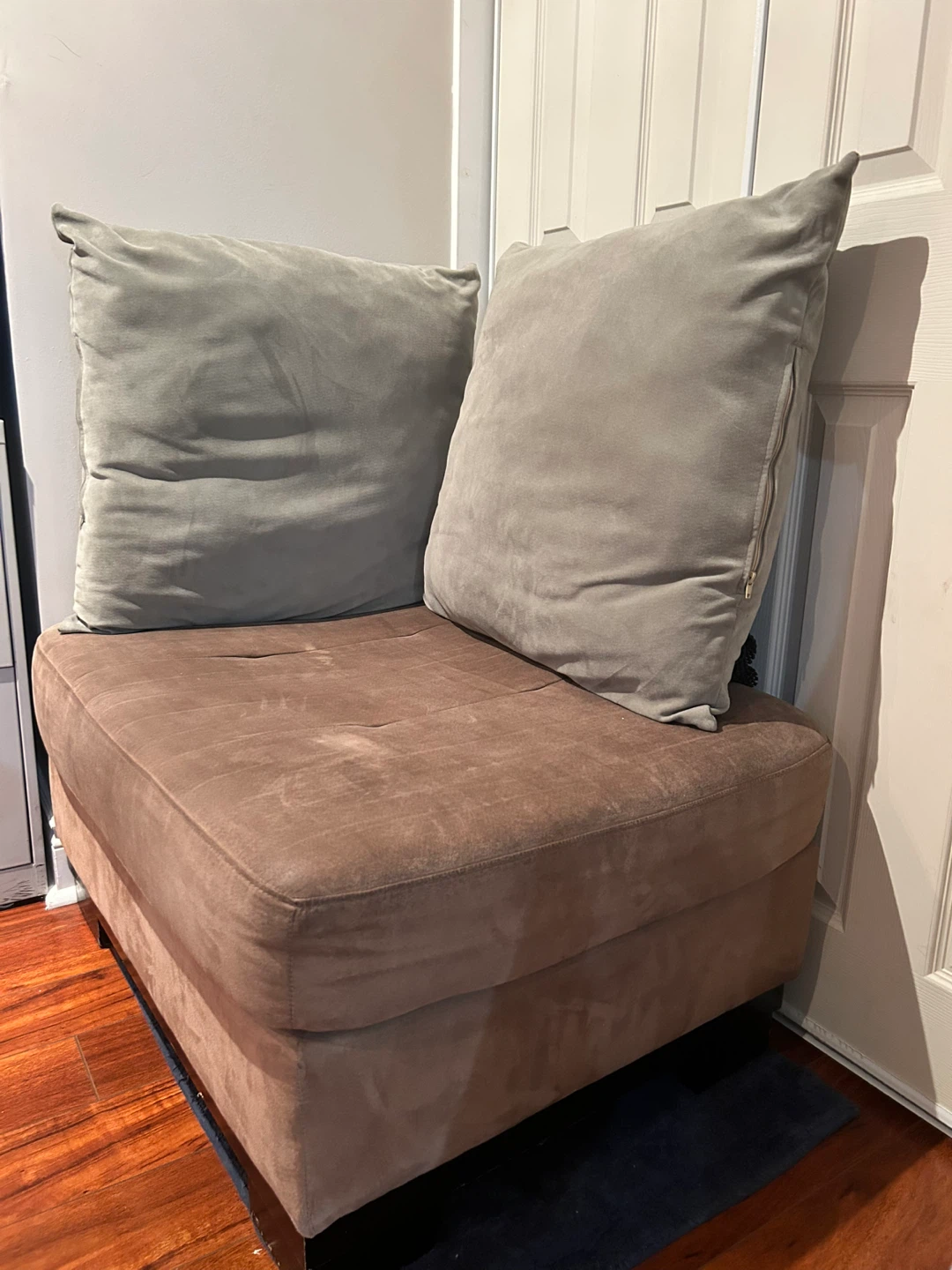 Brown Ottoman with Green Cushions - photo 2