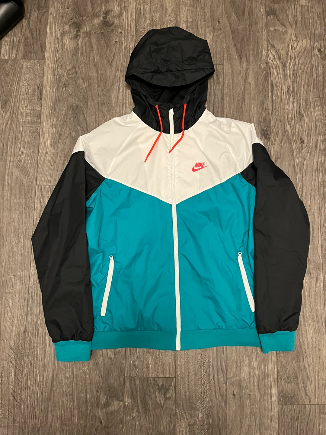 Nike Windrunner Jacket - Size L