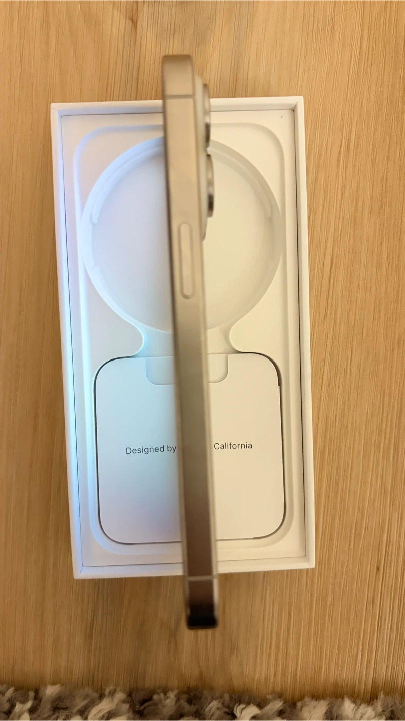 New iPhone 15 pro titanium white 128gb - photo 4