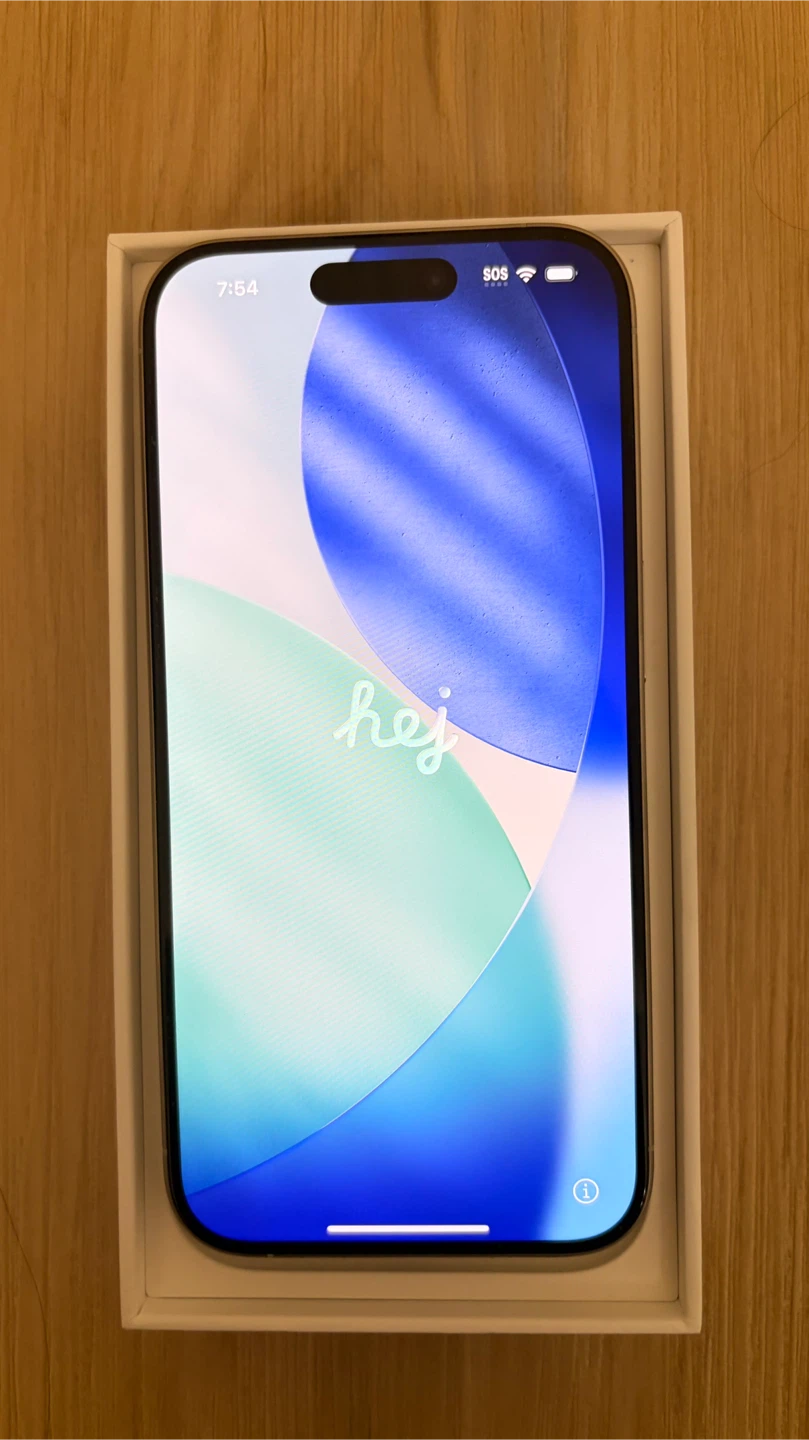 New iPhone 15 pro titanium white 128gb