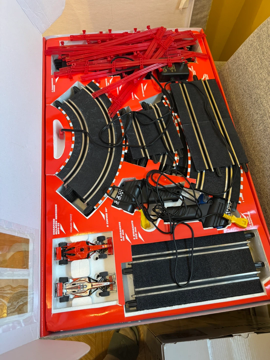 SCX Compact F-1 Formula Superspeedway Slot Racing Set - photo 3