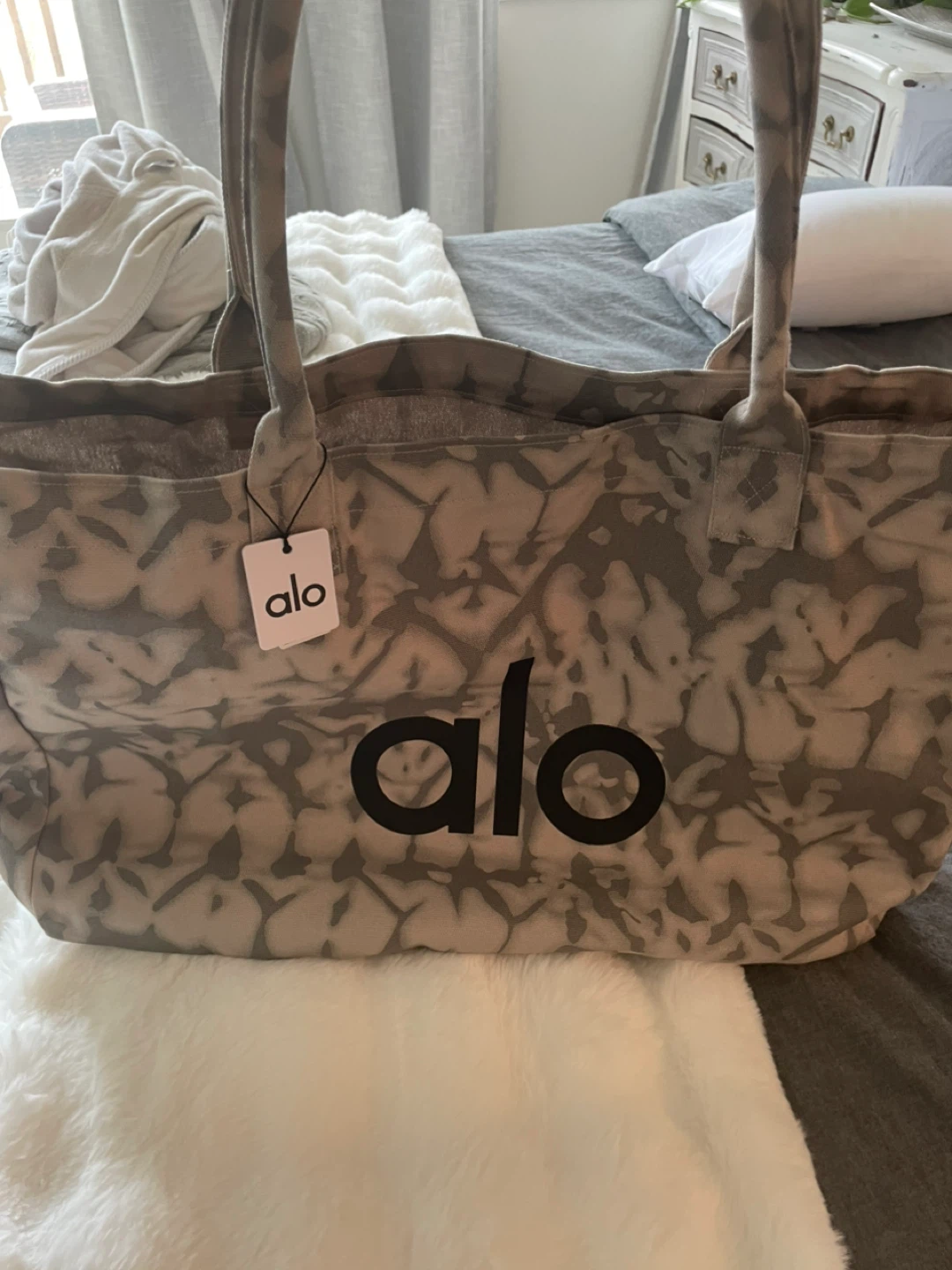 Alo Yoga Tote Bag - Grey/White