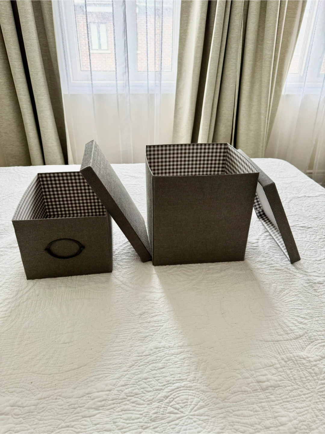 FREE - 2 decorative storage boxes with lids - photo 2