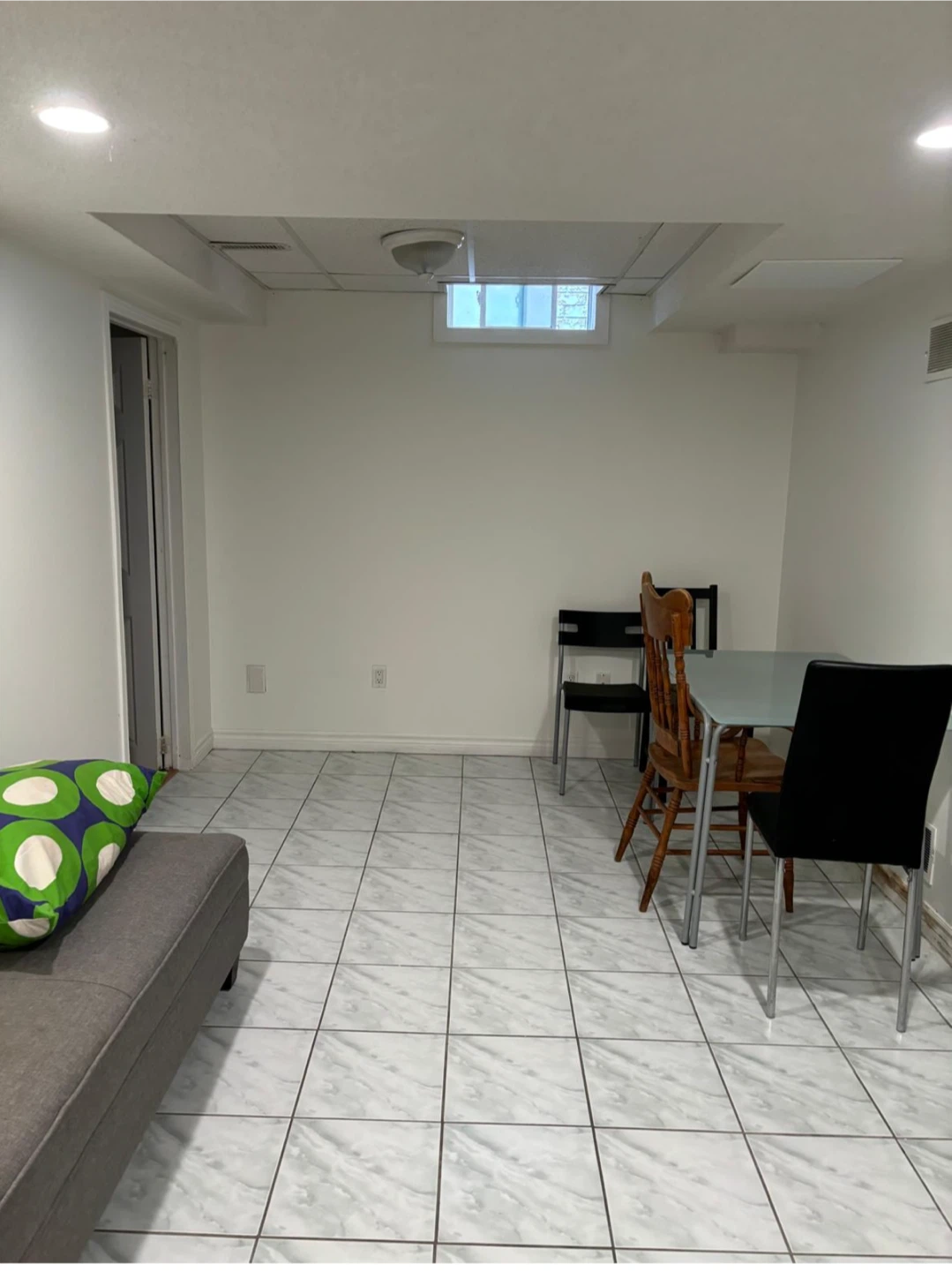 2 bedroom basement apartment available - photo 3
