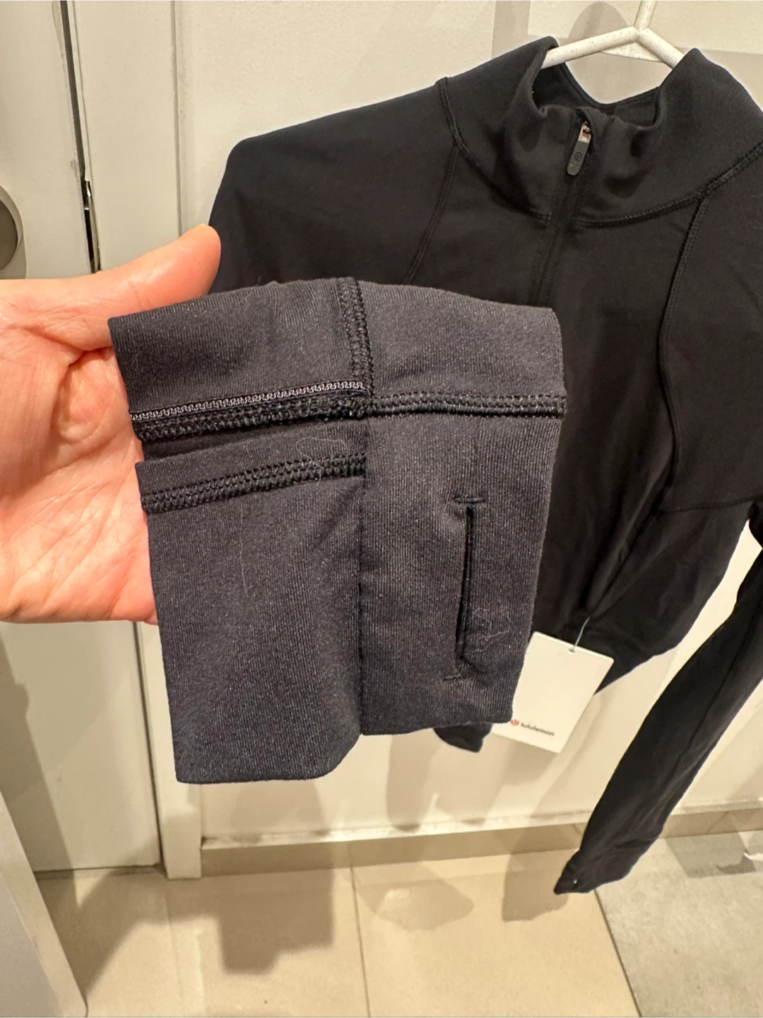 Lululemon It's Rulu Run Cropped 1/2 Zip Black Size 8 - photo 4