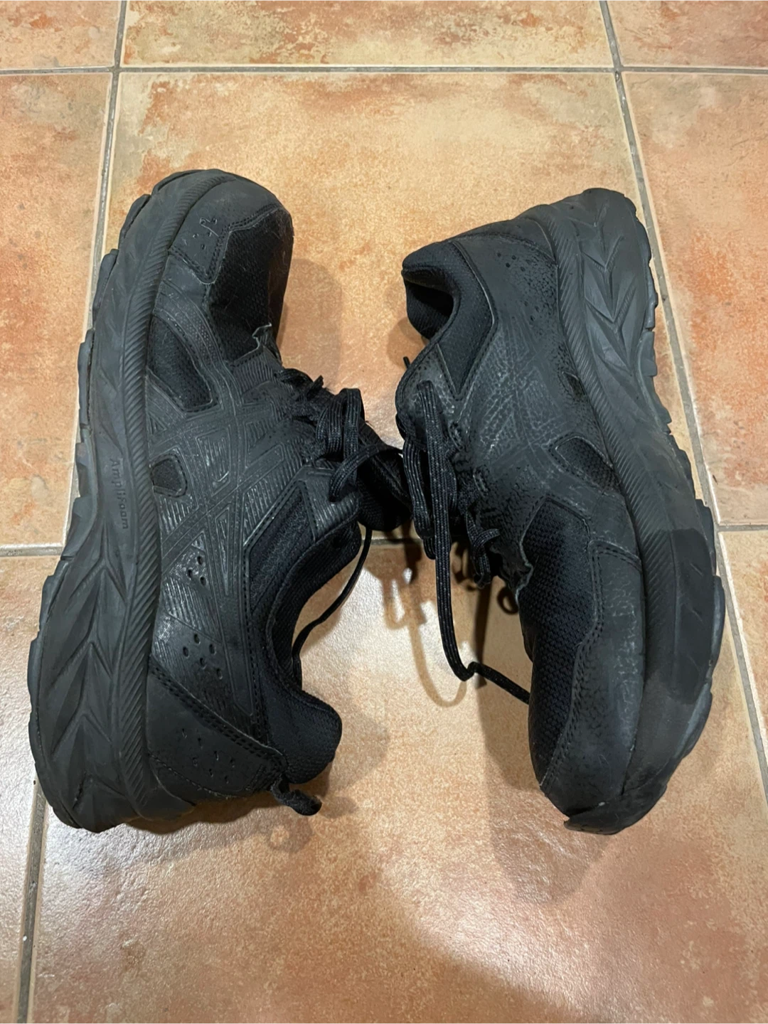 Asics Black Running Shoes - US 11