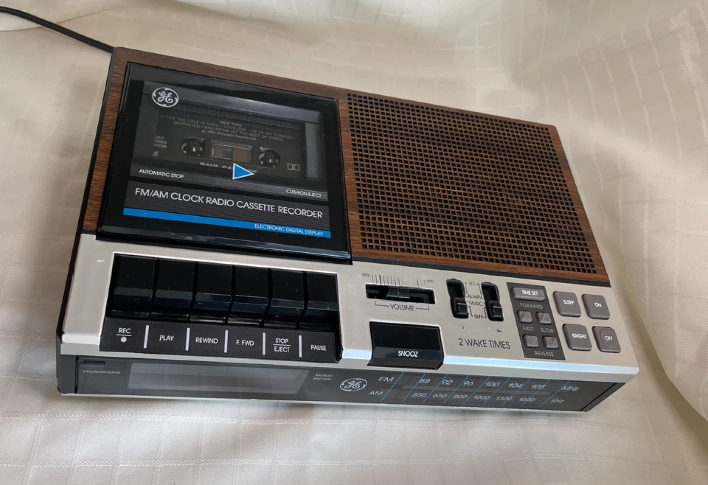 Vintage GE FM/AM Clock Radio Cassette Recorder - photo 4
