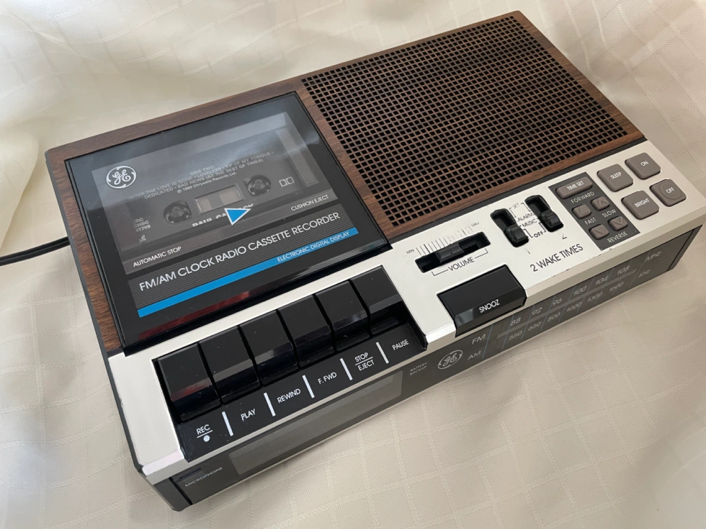 Vintage GE FM/AM Clock Radio Cassette Recorder