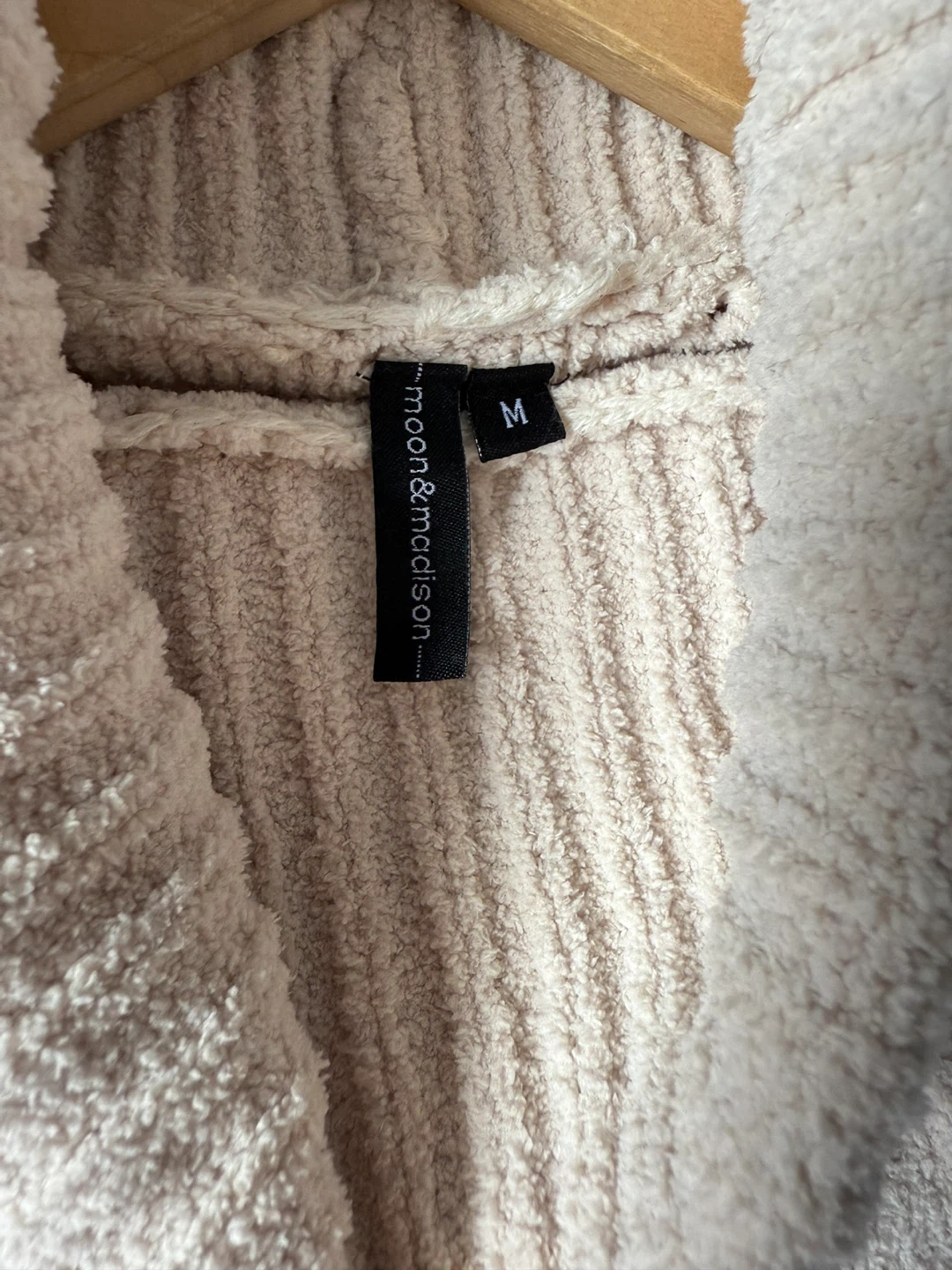 Moon & Madison Cream Cable Knit Sweater - Size M - photo 4