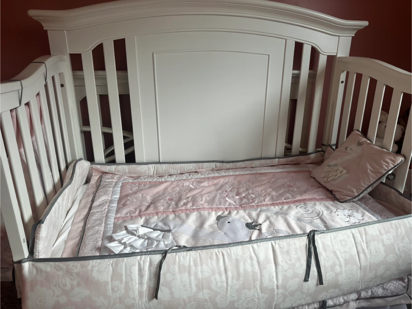 Convertible Baby Cache White Crib - photo 2
