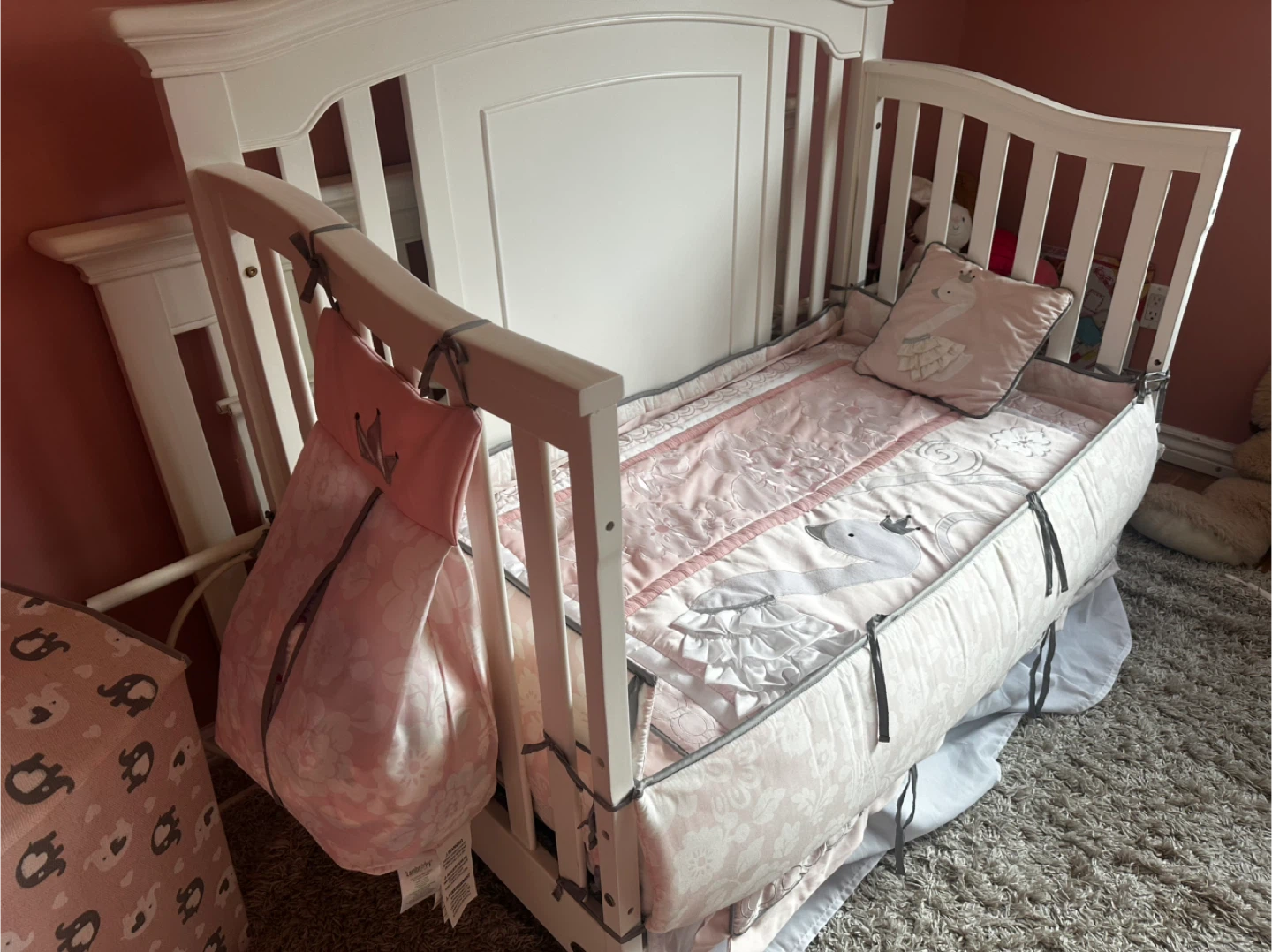 Convertible Baby Cache White Crib - photo 3