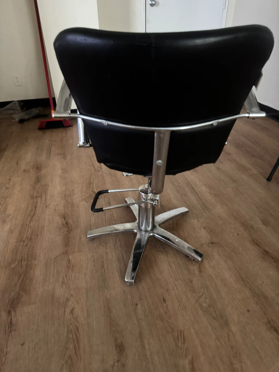 Black Adjustable Salon/Barber Chair - photo 2