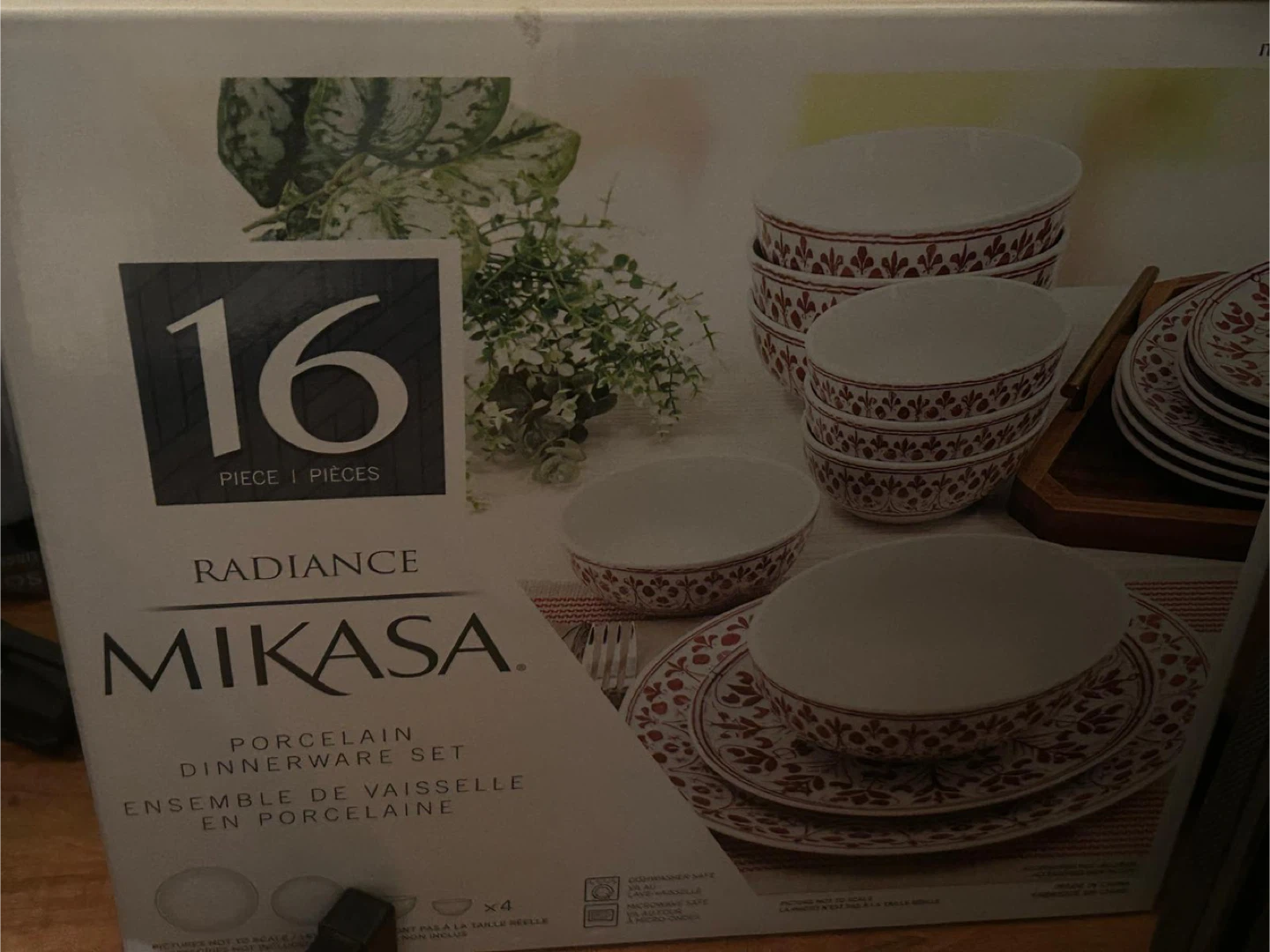 Mikasa Radiance 16 piece dinnerware set