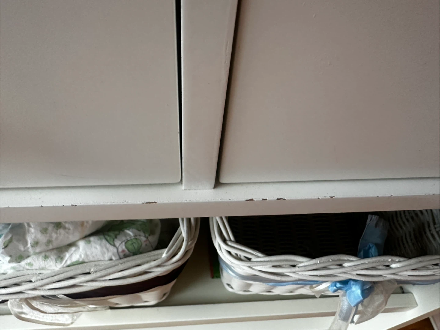 White Changing Table with Baskets - photo 4