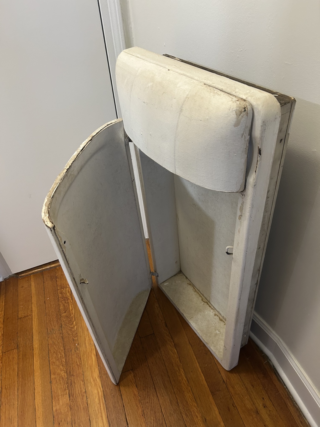Vintage Metal Laundry Hamper (wall mount) - photo 5