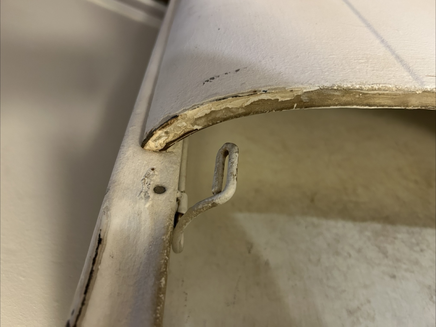 Vintage Metal Laundry Hamper (wall mount) - photo 4
